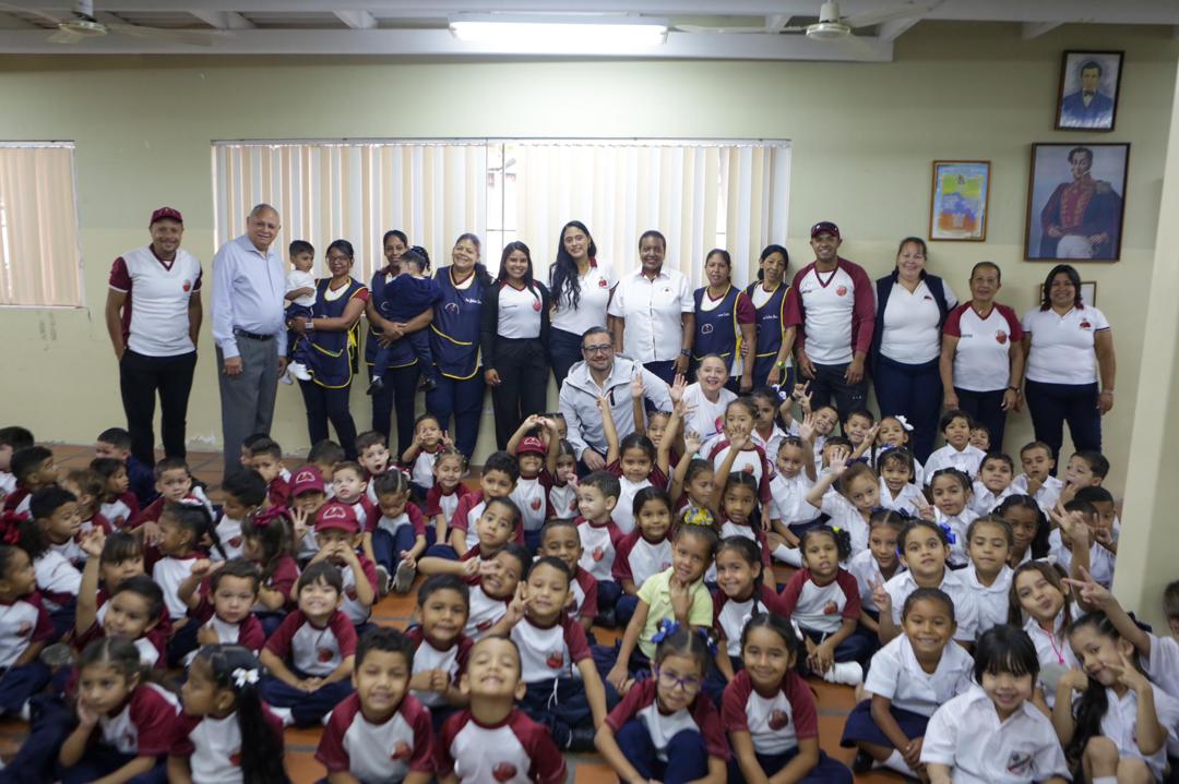 En este momento estás viendo Educación de Calidad: Alcalde Darwin González equipa Escuelas Municipales de Baruta para el año escolar 2024-2025