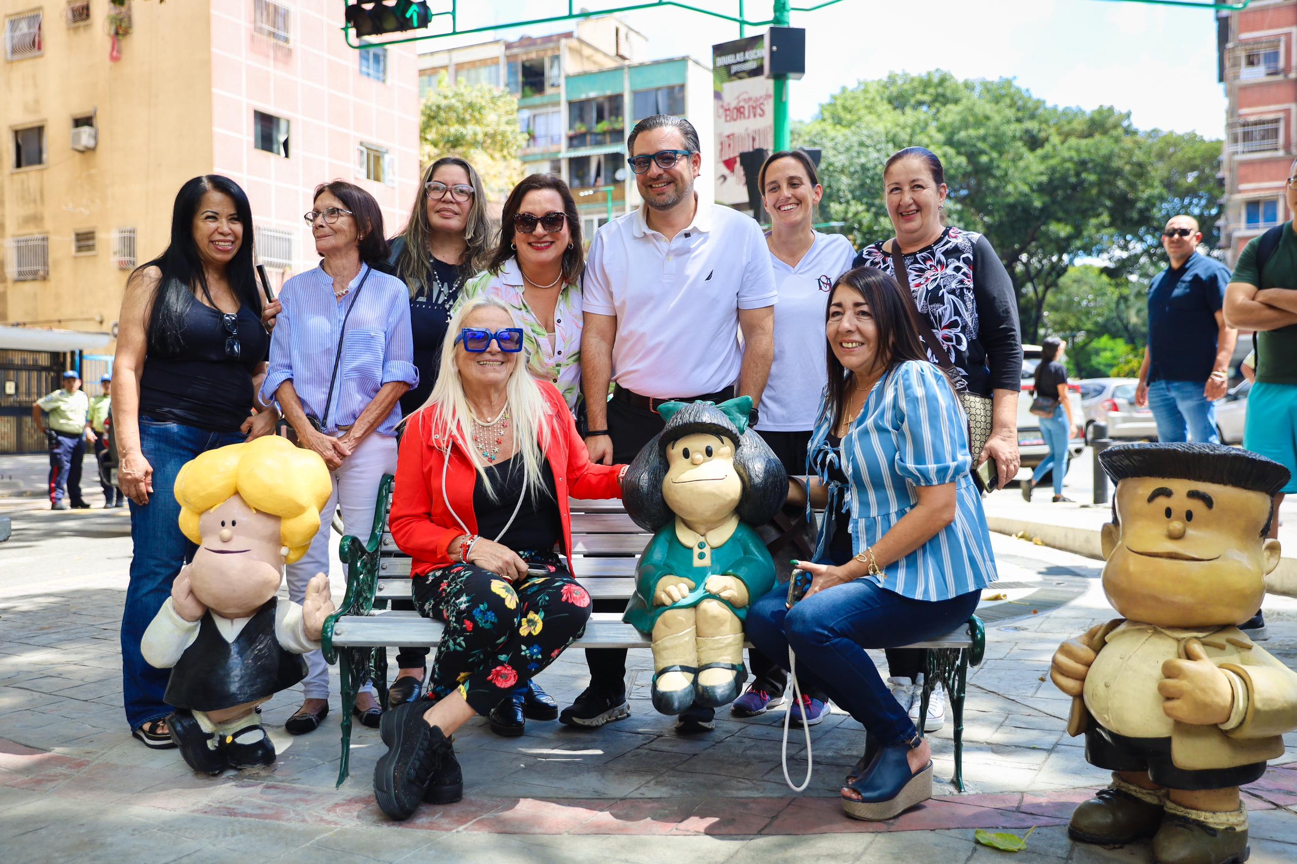 En este momento estás viendo Alcaldía de Baruta y Alcalde Darwin González dan la bienvenida a Susanita, la nueva escultura en Colinas de Bello Monte