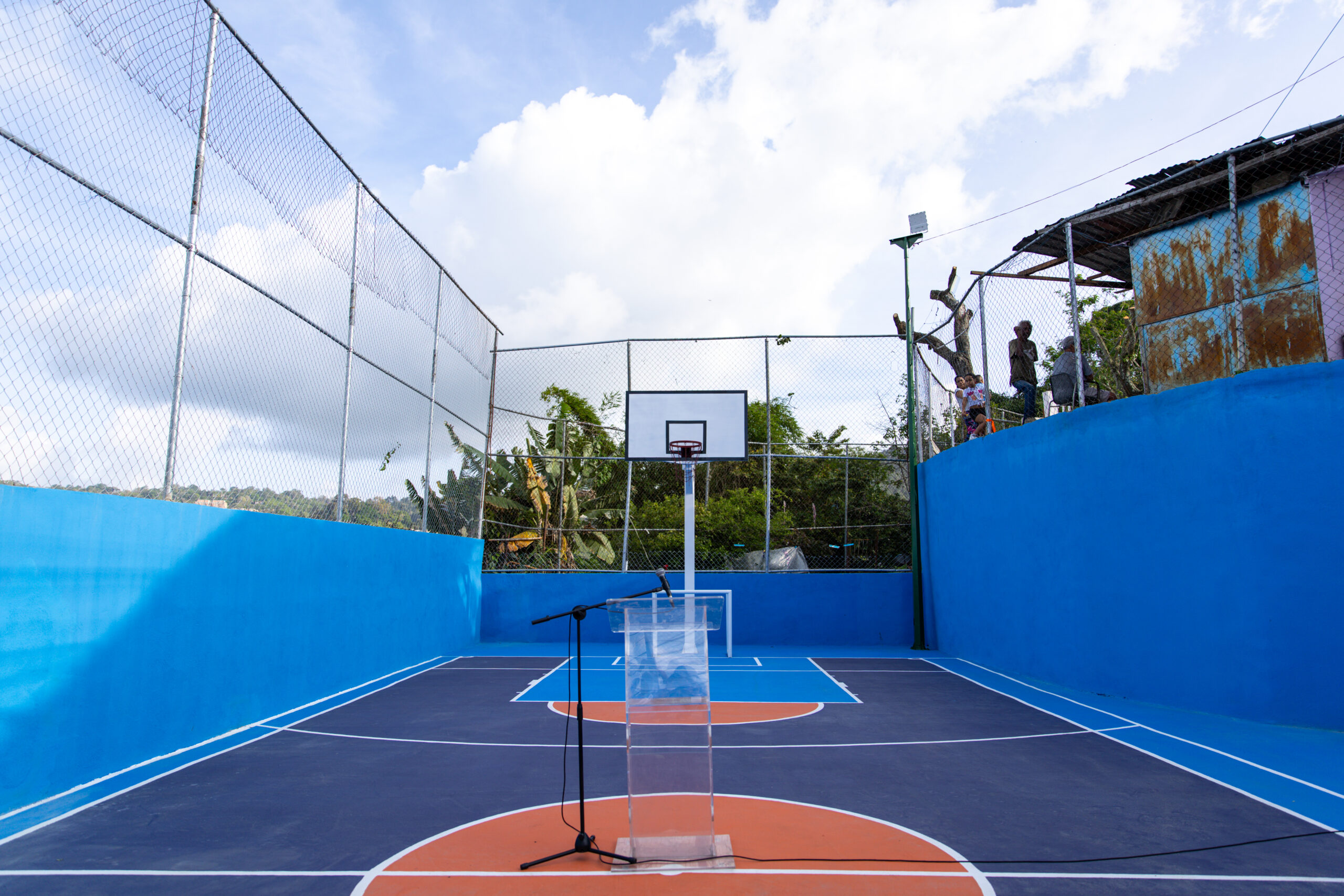 En este momento estás viendo Alcalde de Baruta apuesta al deporte con la inauguración de 20 canchas y parques infantiles